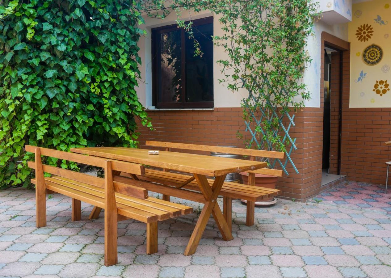 The Galley Party Hostel Shkoder Exterior photo